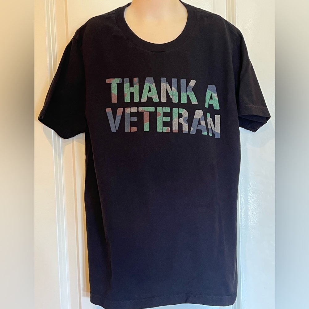 Black short sleeve T-shirt says “thank a veteran” in Camouflage. Size Large